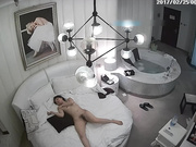 豪华套房偷拍-高挑漂亮女白领浴池里操完后床上又操第2次,累得男的要睡觉,美女还要说：你醒醒.坐在鸡巴上继续干,一共干了4次!