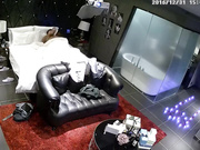 黑皮沙发房拍到一对情侣 进来进脱衣服干 会的姿势挺多 女主叫床销魂