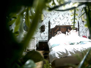 绿叶房年轻大学生情侣开房造爱闷骚眼镜美女身材苗条屁股翘皮肤光滑白嫩吃J8样子很销魂叫床声给力对白有趣