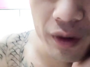 小妞超有感觉，社会大哥约炮风骚小太妹，露脸口交身材很好，多姿势激情爆草很配合，叫的骚表情浪，直接内射