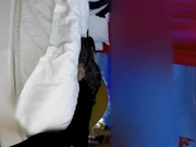 猥琐男冒充摄影师约拍刚毕业不久艺校气质美女拍写真请吃饭时在水里加料弄的呼呼大睡带到宾馆啪啪阴毛浓密