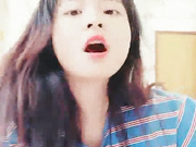 颜值高身材丰满美女主播吴果果收费直播秀 和炮友口交啪啪 十分诱人