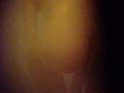 门缝偷拍合租妹子洗澡