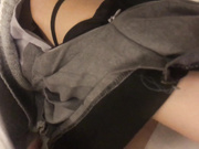 美女汽车销售员为了完成业绩下班和客户吃饭喝的迷迷糊糊带到酒店慢慢扒掉短裤线插嘴在干逼,颜值很不错!