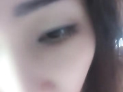 中年大哥激战吸精小宝贝，全程露脸玩耍宝贝非常骚看表情就欠操，给大哥深喉让拿道具捅她，爆草抽插呻吟不断