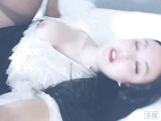 国产TS系列陈冰用黄瓜前戏放松菊花 戴着贞操锁被爆操后美美的吃下精液