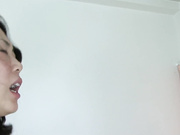 国人淫骚美少妇为了拿到美国的绿卡和两个移民局的洋老外3P连菊花都被草了