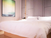 【酒店探花】小伙酒店高价约美女上门服务，颜值高看着挺清纯，换上黑丝口交后入啪啪也是淫荡的不行