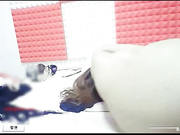 某直播平台90后极品小情侣家中啪啪直播给网友观赏,诱惑打赏,干的越激烈打赏的越多,猛男为了钱把女友干喷水后继续干,国语淫荡对白！