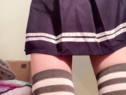 极品推特网红生物老师『闵儿』学生水手服大尺度自慰言语诱惑 指插菊花出白浆再尿尿清理一下