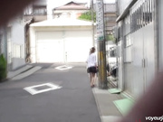 6月盗站流出变态男户外连续跟拍2位美丽小少妇内急难耐找个地方尿尿撒到一半看到路人慌乱中不知所措内裤尿湿直接丢了