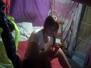 简陋工棚廉价鸡大妈没活时也保养一下面部电联嫖客顶着雨来的进屋洗一洗用抽子抽硬就干大叔很猛内射