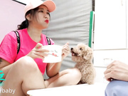 剧情演绎高颜值大奶正妹给宅男送外卖家中太简陋可怜他陪他一起吃困了睡觉时被宅男抚摸弄醒啪啪叫声一流国语