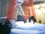 艺术复古风有点像姐弟恋的学生情侣开房爱爱脱光了吃东西然后开始啪啪啪歇歇干干搞了不知道几炮年轻人激情