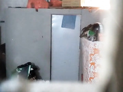 城中村出租屋窗口拍攝到的兩個身材不錯的妹子沐浴更衣 貌似眼鏡妹子身材太惹火了～720P高清原版