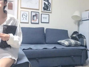 太子探花极品第二场约了个牛仔短裤妹子，穿上黑丝撕开裆部沙发口交舔逼_ev