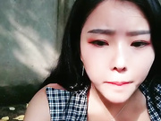 极品爆乳美娇娘勾引大叔墙角激战，被人观看照插不误超深喉口爆吞精溢出