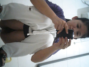 某旅游景点服务区女厕全景偷拍红内裤美女下面毛毛很性感