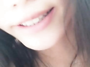 骚不骚你说了算，白丝高跟情趣露脸一多，听着哥哥的指挥来玩弄骚逼，粉穴翘臀无限诱惑，高潮喷水浪荡呻吟