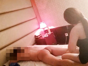 獨家推薦 美容院上班又私下兼職的高顏值性感美女酒店服務大款老板 吹簫胸推漫遊嘗試各種體位 服務絕對到位 國語對白 720P高清原版