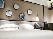 今日首播足疗店勾搭女技师带回酒店操逼