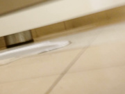 商场wc偷拍化妆品柜员