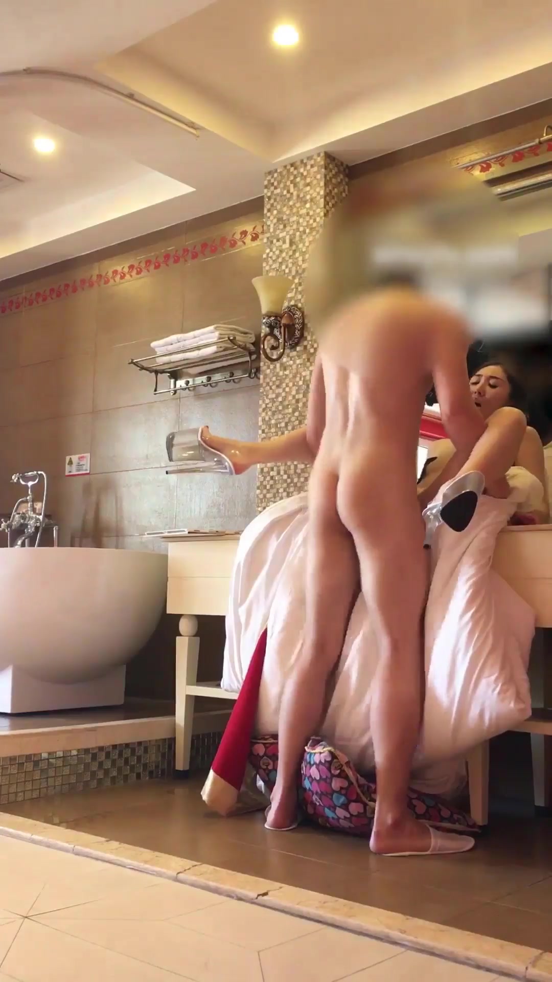 美女少妇学员和教练高级酒店偷情啪啪