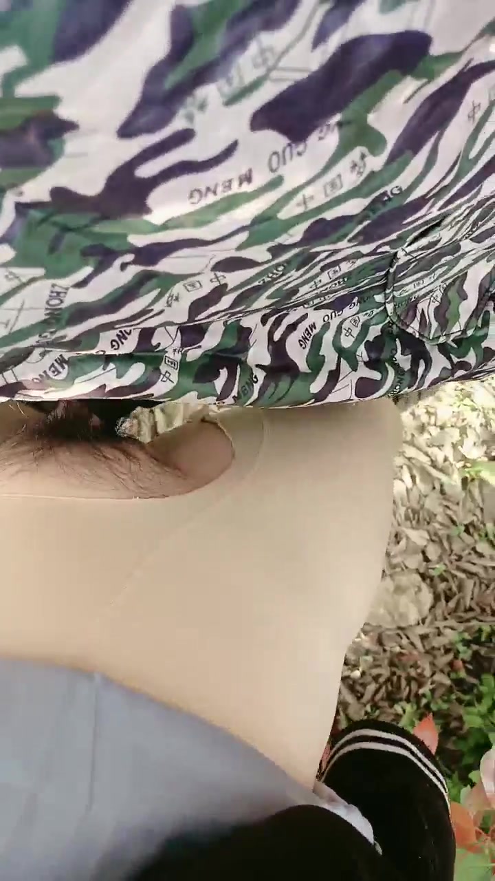 美少妇勾搭68岁流浪汉大爷浑身嗙臭口起来干呕