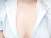 如充气娃娃一般超粉美穴肛塞菊花双洞齐插无毛小穴