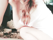 户外大桥下风骚少妇给眼镜小哥舔鸡巴后入爆草菊花