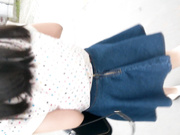 单位女厕偷拍新分配来的大学生美女同事干净的逼逼没有什么毛日起一定很爽