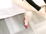 酒店黑连体内衣红皮裙肉丝高跟内射小姐姐