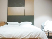 开发探索》坐在身上揉捏奶子屁股磨蹭有点骚