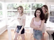 圣帕特里克节四人性爱派对与鸡巴男友性爱